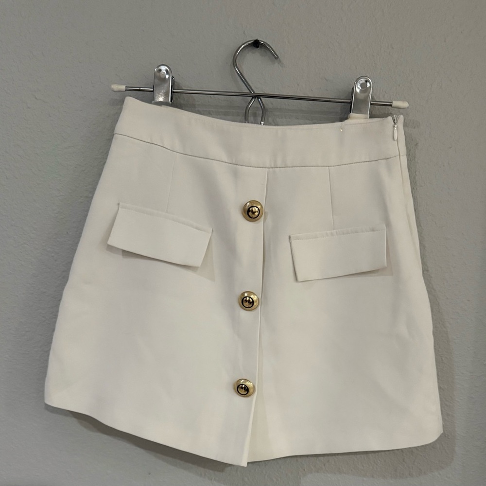 Women’s White Skort Gold Buttons XS - Picture 3 of 9